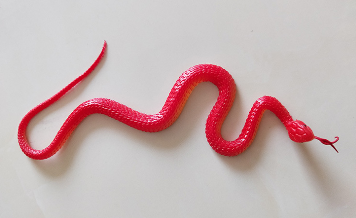1 Pcs Halloween Jokes Interesting Prank Horror Fun Shocker Novelty Gadgets Funny Toys Animals Simulation Snake Toys