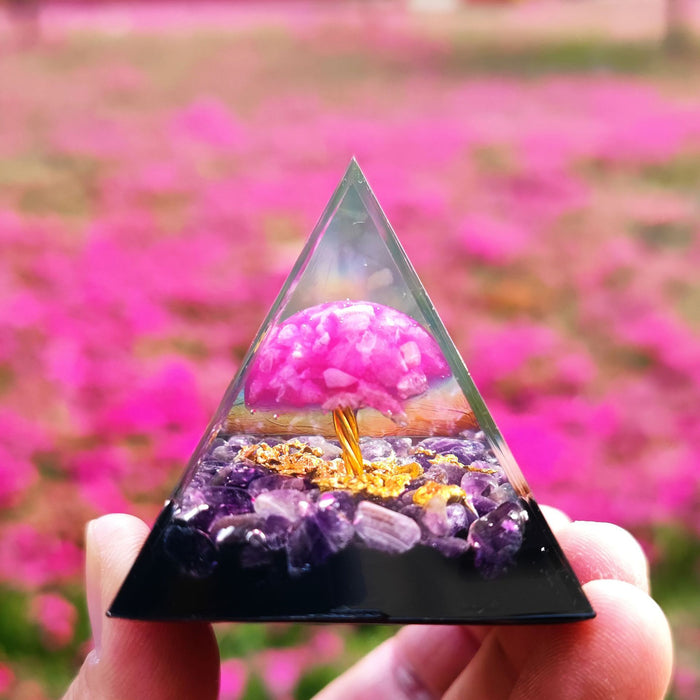 New Crystal Ball Crushed Stone Pyramid Home Crafts Resin Ornaments Desktop Ornaments - eZthings USA WE SORT ALL THE CRAZIEST GADGETS, GIZMOS, TOYS & TECHNOLOGY, SO YOU DON'T HAVE TO.