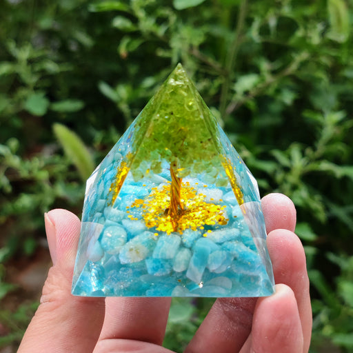 New Crystal Ball Crushed Stone Pyramid Home Crafts Resin Ornaments Desktop Ornaments - eZthings USA WE SORT ALL THE CRAZIEST GADGETS, GIZMOS, TOYS & TECHNOLOGY, SO YOU DON'T HAVE TO.