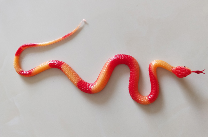 1 Pcs Halloween Jokes Interesting Prank Horror Fun Shocker Novelty Gadgets Funny Toys Animals Simulation Snake Toys