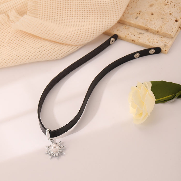 New Fashion, Light Luxury, Retro, High end, Small and Simple Short Style Full Diamond Sun Pearl Black Leather Rope Neckchain Item