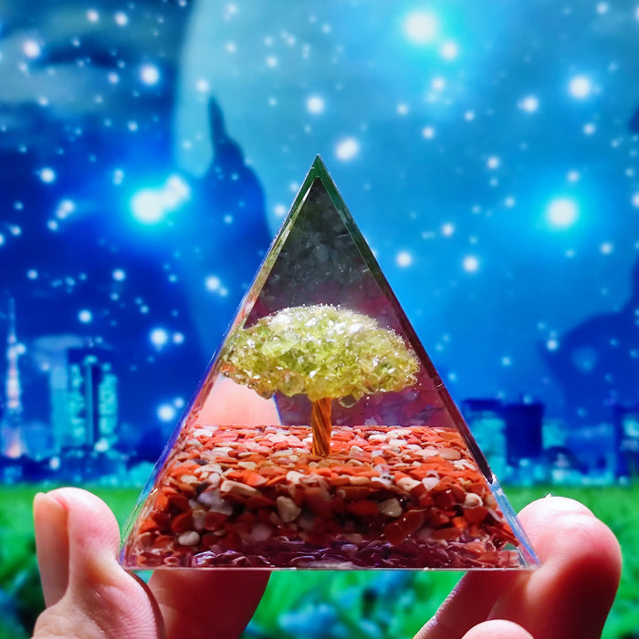 New Crystal Ball Crushed Stone Pyramid Home Crafts Resin Ornaments Desktop Ornaments - eZthings USA WE SORT ALL THE CRAZIEST GADGETS, GIZMOS, TOYS & TECHNOLOGY, SO YOU DON'T HAVE TO.