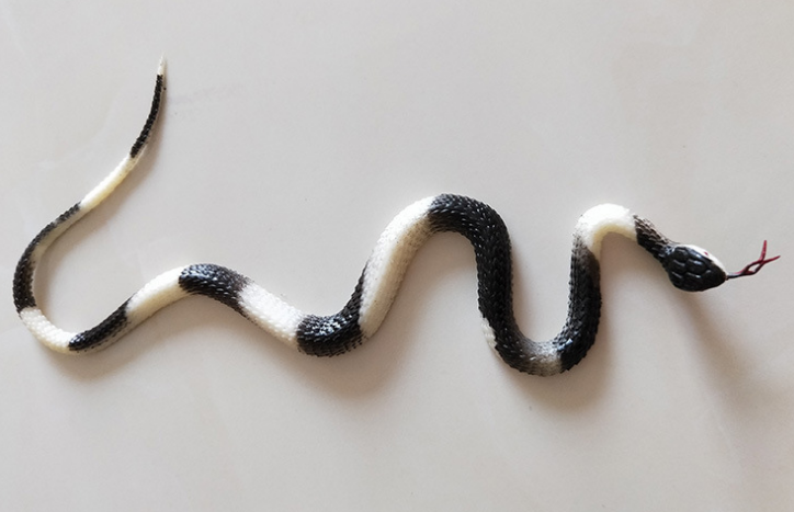1 Pcs Halloween Jokes Interesting Prank Horror Fun Shocker Novelty Gadgets Funny Toys Animals Simulation Snake Toys