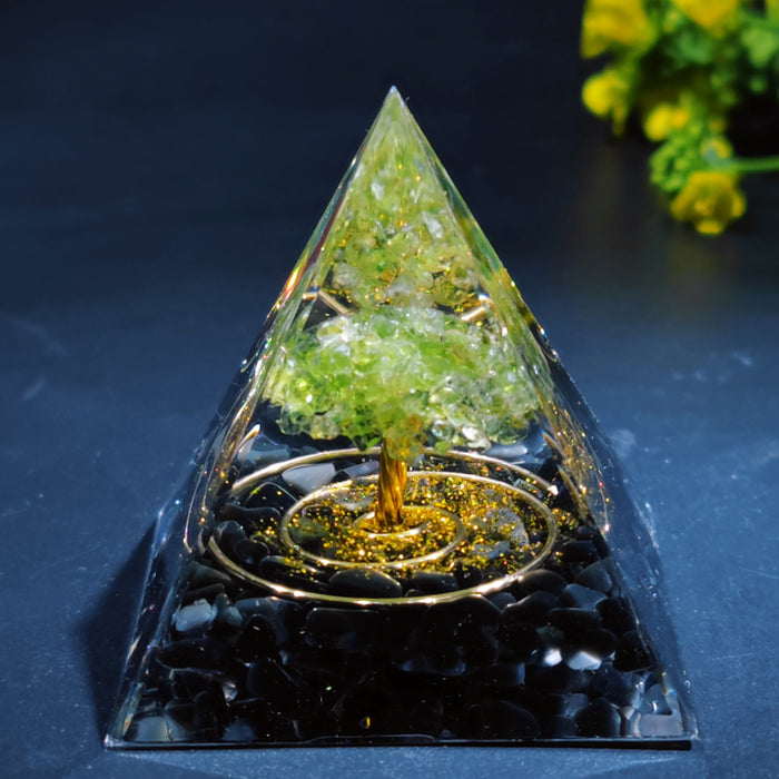New Crystal Ball Crushed Stone Pyramid Home Crafts Resin Ornaments Desktop Ornaments - eZthings USA WE SORT ALL THE CRAZIEST GADGETS, GIZMOS, TOYS & TECHNOLOGY, SO YOU DON'T HAVE TO.