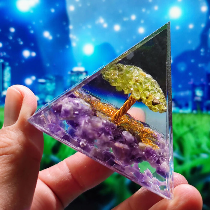 New Crystal Ball Crushed Stone Pyramid Home Crafts Resin Ornaments Desktop Ornaments - eZthings USA WE SORT ALL THE CRAZIEST GADGETS, GIZMOS, TOYS & TECHNOLOGY, SO YOU DON'T HAVE TO.
