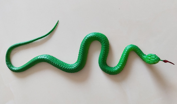 1 Pcs Halloween Jokes Interesting Prank Horror Fun Shocker Novelty Gadgets Funny Toys Animals Simulation Snake Toys