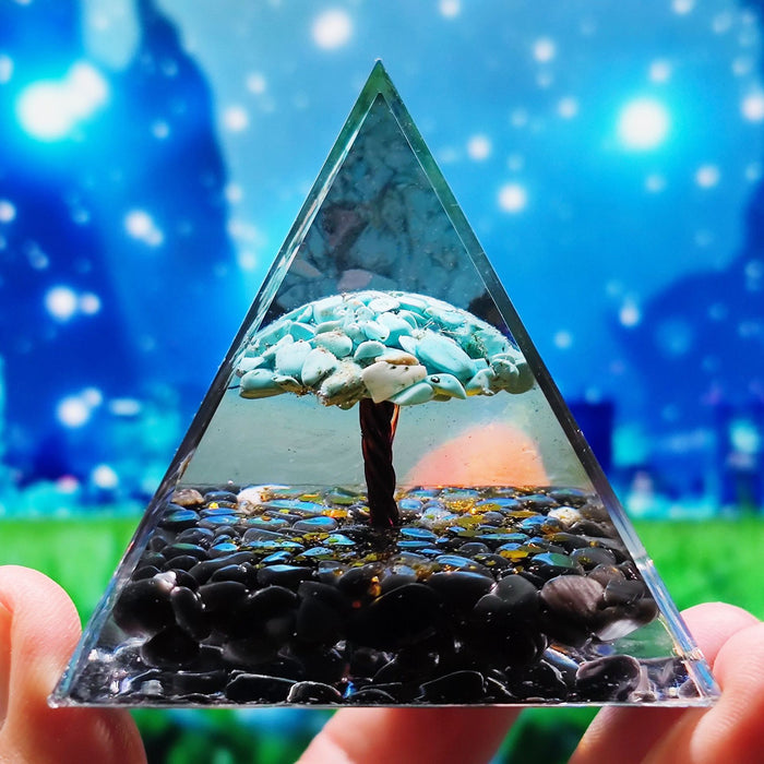 New Crystal Ball Crushed Stone Pyramid Home Crafts Resin Ornaments Desktop Ornaments - eZthings USA WE SORT ALL THE CRAZIEST GADGETS, GIZMOS, TOYS & TECHNOLOGY, SO YOU DON'T HAVE TO.