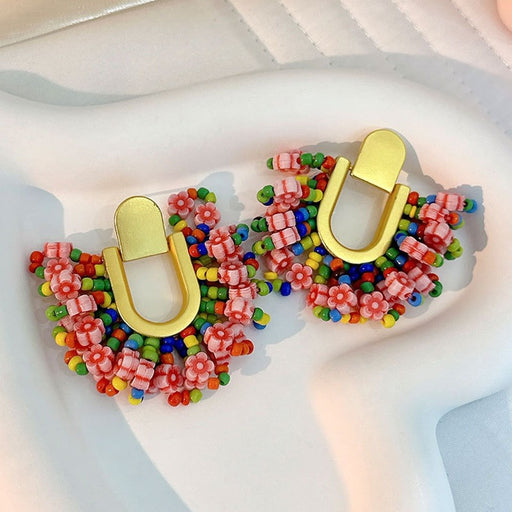 Fashion U-shaped handmade beaded flower earrings - eZthings USA WE SORT ALL THE CRAZIEST GADGETS, GIZMOS, TOYS & TECHNOLOGY, SO YOU DON'T HAVE TO.