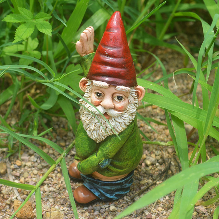 Garden gnome holding the tree and peeing resin crafts Funny pastoral ornaments