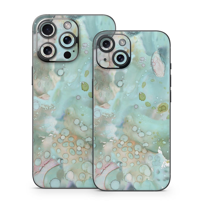 Organic In Blue - Apple iPhone 15 Skin - eZthings USA WE SORT ALL THE CRAZIEST GADGETS, GIZMOS, TOYS & TECHNOLOGY, SO YOU DON'T HAVE TO.