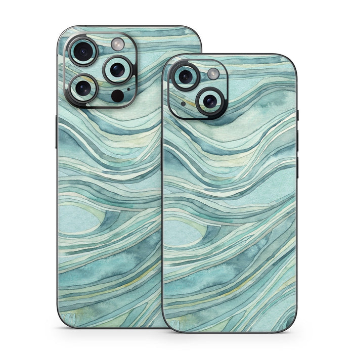 Waves - Apple iPhone 15 Skin - eZthings USA WE SORT ALL THE CRAZIEST GADGETS, GIZMOS, TOYS & TECHNOLOGY, SO YOU DON'T HAVE TO.