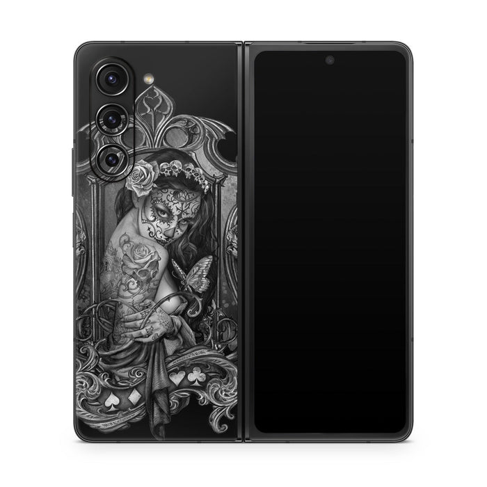 Widow's Weeds - Samsung Galaxy Z Fold5 Skin - eZthings USA WE SORT ALL THE CRAZIEST GADGETS, GIZMOS, TOYS & TECHNOLOGY, SO YOU DON'T HAVE TO.